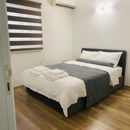 Secret Garden Guest House 04 Фамагуста Екстериор снимка